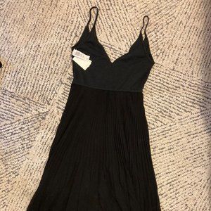 Aritzia Wilfred Daphnee Dress, Size Small, NWT